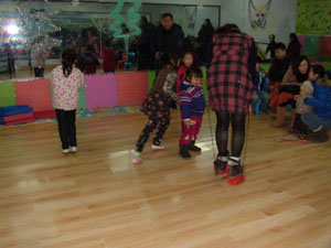 啟樂園圣誕節(jié)慶?；顒?/></div>
        <div   id=